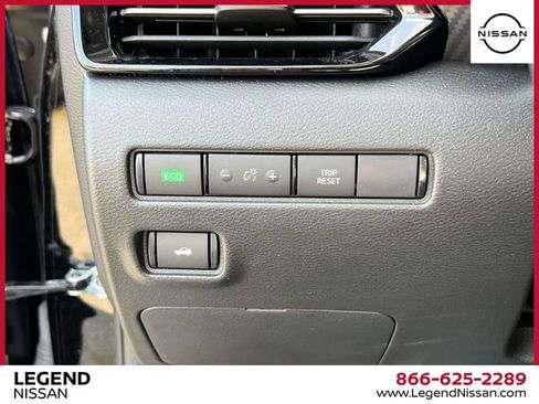 Used 2023 Nissan Sentra SR w/ SR Premium Package FWD image 22