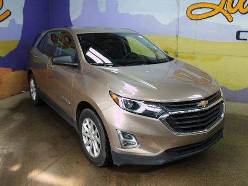 Used 2018 Chevrolet Equinox LS FWD image 2