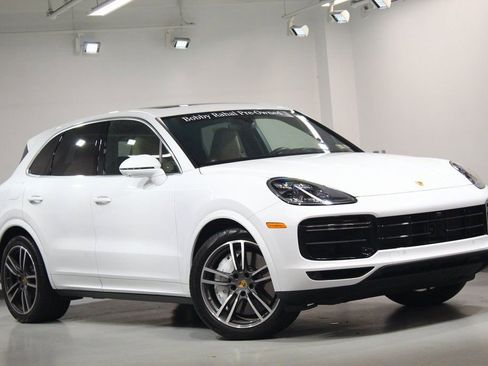 Used 2022 Porsche Cayenne Turbo image 2