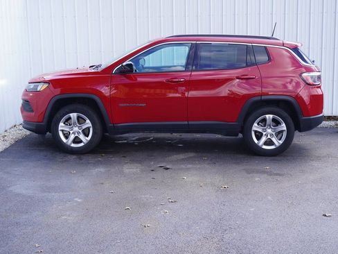 Used 2024 Jeep Compass Latitude image 3