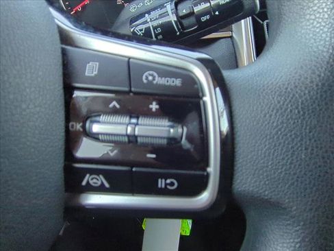 Used 2021 Kia Sorento LX image 12