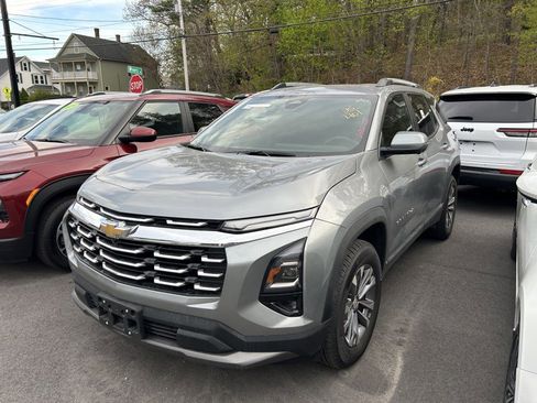 Used 2025 Chevrolet Equinox LT w/ Convenience Package II AWD/4WD image 1