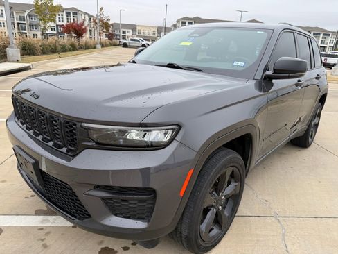 Used 2023 Jeep Grand Cherokee Altitude image 14
