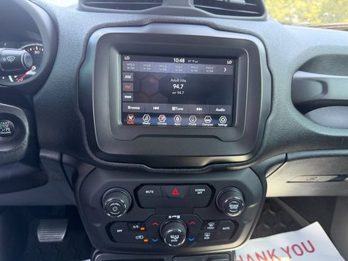 Used 2019 Jeep Renegade Latitude FWD image 18