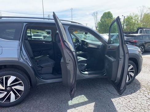 Used 2025 Volkswagen Atlas SE FWD image 10