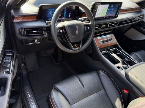 Used 2025 Lincoln Aviator Black Label AWD/4WD image 17