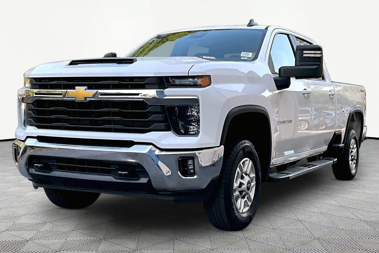 Used 2025 Chevrolet Silverado 2500 LT w/ Convenience Package AWD/4WD image 2