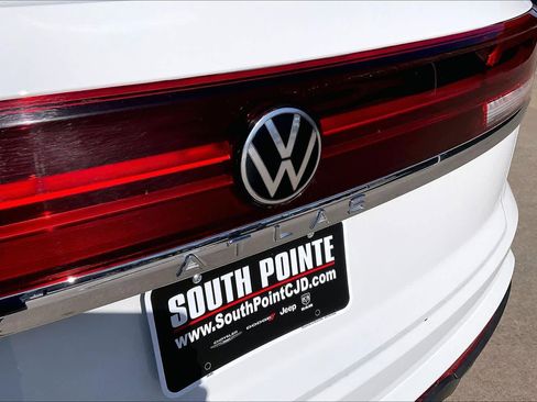 Used 2025 Volkswagen Atlas Cross Sport SE image 30