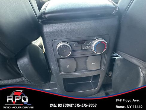Used 2021 Ford Explorer XLT w/ Equipment Group 202A AWD/4WD image 33