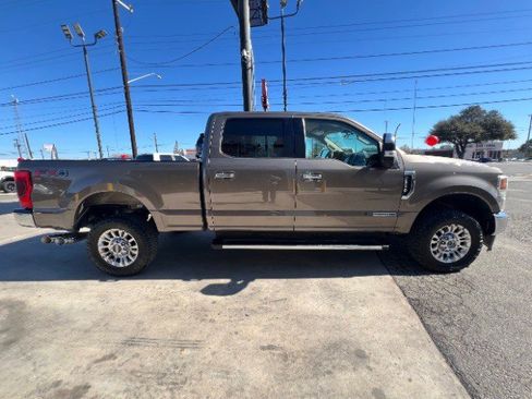 Used 2021 Ford F250 XLT w/ XLT Premium Package image 5