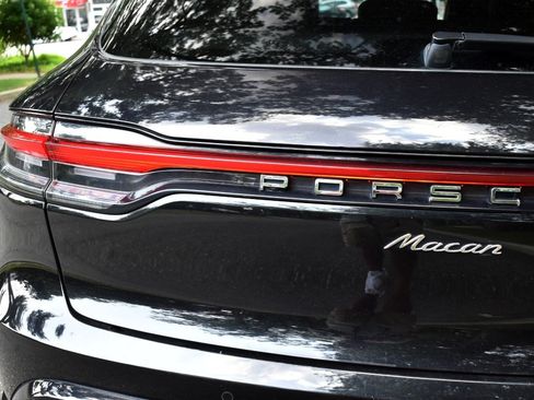 Used 2023 Porsche Macan AWD/4WD image 33