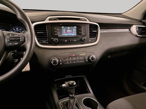 Used 2017 Kia Sorento AWD image 7