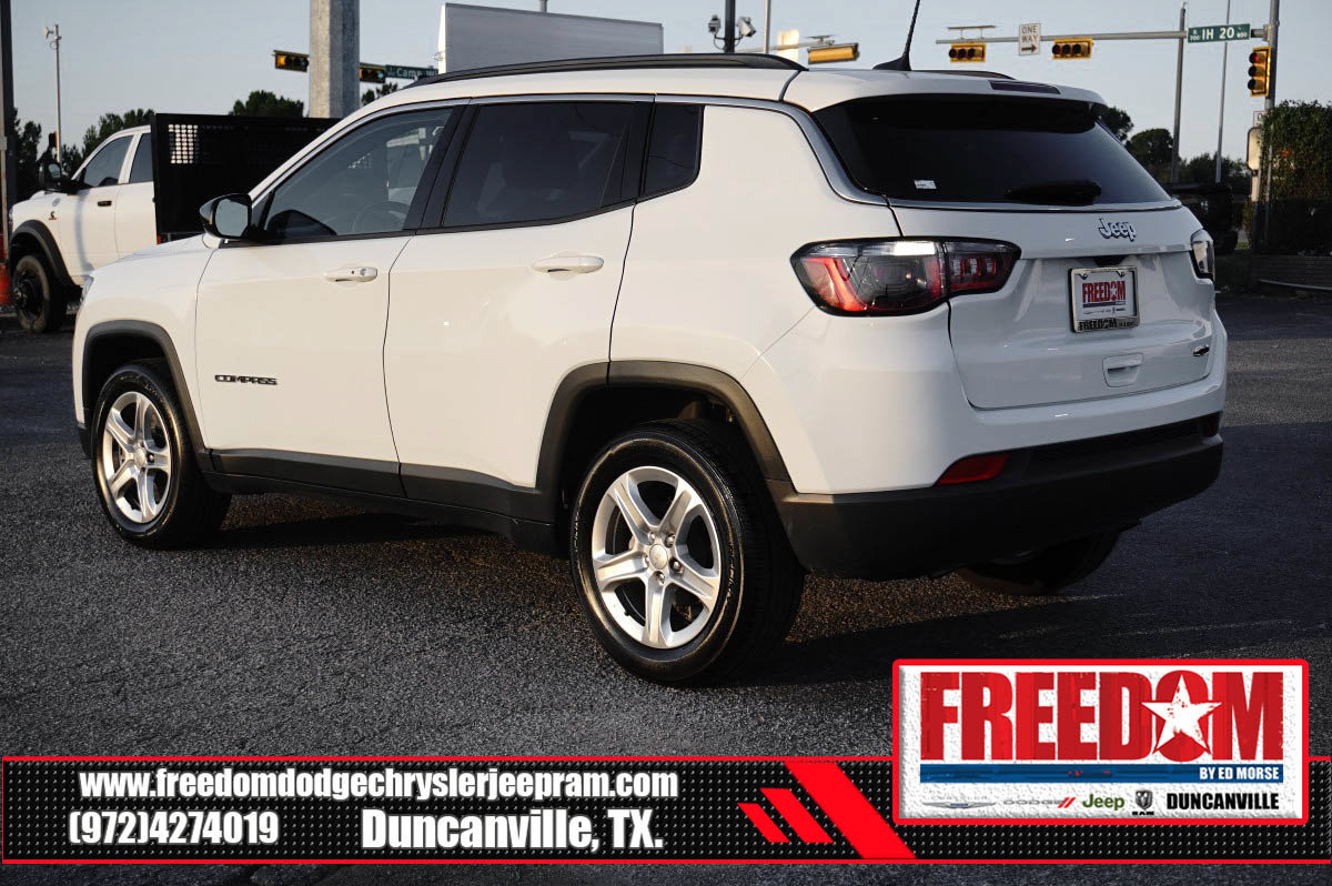 Used 2024 Jeep Compass Latitude AWD/4WD image 3