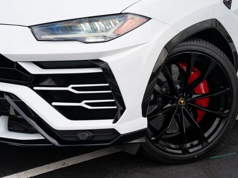 Used 2022 Lamborghini Urus AWD/4WD image 3