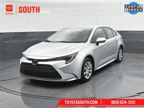 Used 2023 Toyota Corolla LE image 6