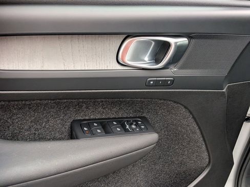 Used 2025 Volvo XC40 B5 Core image 15