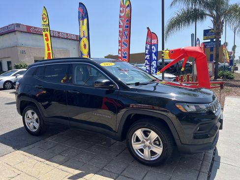 Used 2022 Jeep Compass Latitude image 12