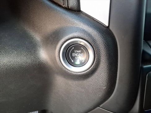 Used 2020 GMC Sierra 1500 Elevation w/ Elevation Value Package image 14