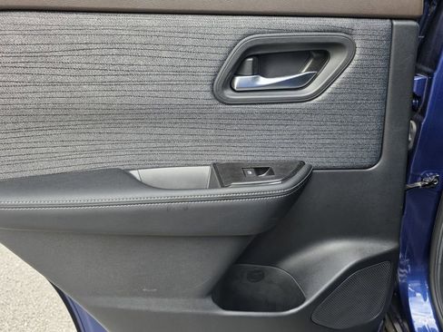 Certified 2023 Nissan Rogue SV FWD image 20
