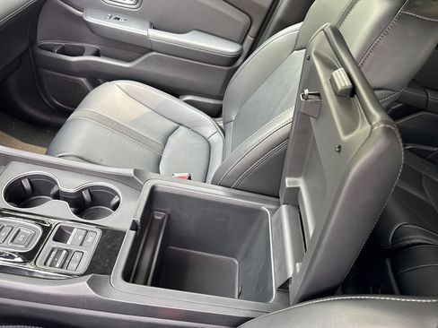 Used 2023 Honda Pilot Touring image 16