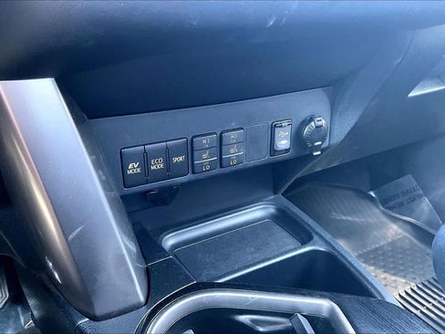 Used 2018 Toyota RAV4 Limited w/ Advanced Technology Package AWD/4WD image 33