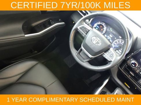 Used 2023 Toyota Highlander XLE AWD/4WD image 16