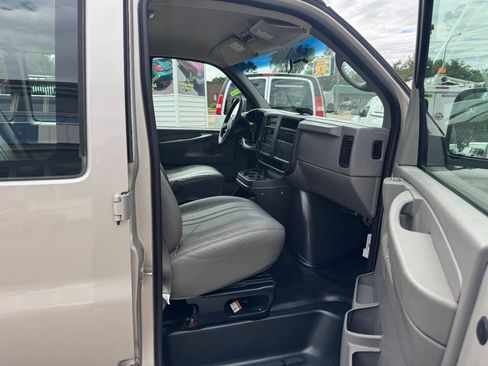 Used 2006 GMC Savana 1500 Passenger RWD image 14