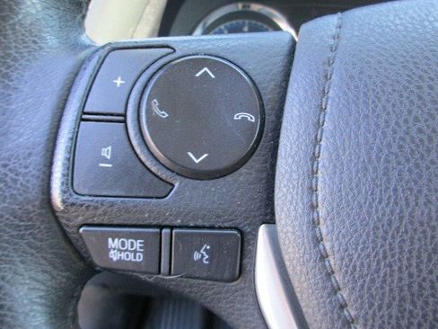 Used 2017 Toyota Corolla SE w/ SE Premium Package image 21