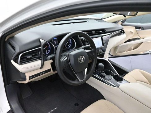 Used 2019 Toyota Camry LE FWD image 12