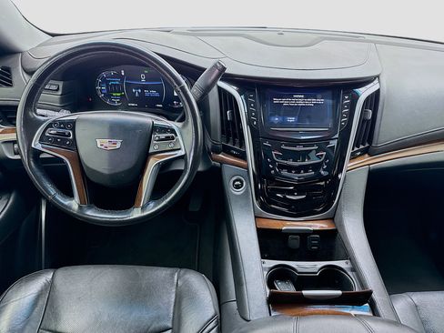 Used 2019 Cadillac Escalade Luxury AWD/4WD image 14