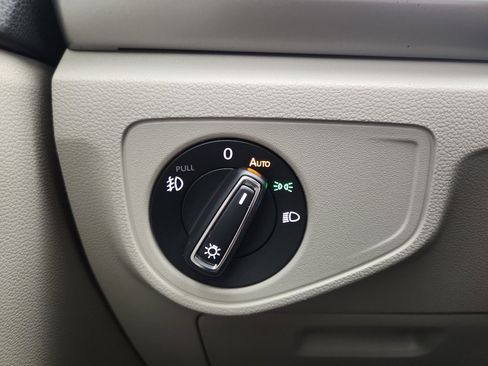 Used 2018 Volkswagen Atlas SE image 11