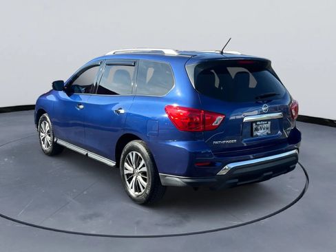 Used 2017 Nissan Pathfinder SV image 4