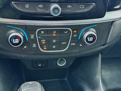 Used 2018 Chevrolet Traverse LT image 12