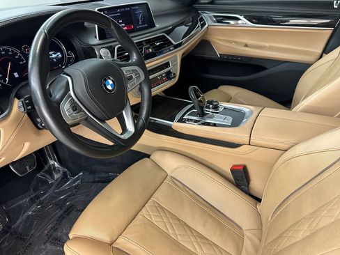 Used 2019 BMW 740i image 4