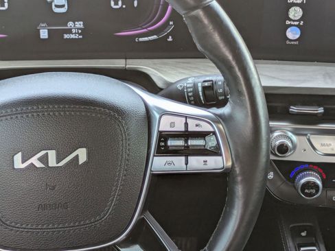 Used 2025 Kia Telluride AWD image 18