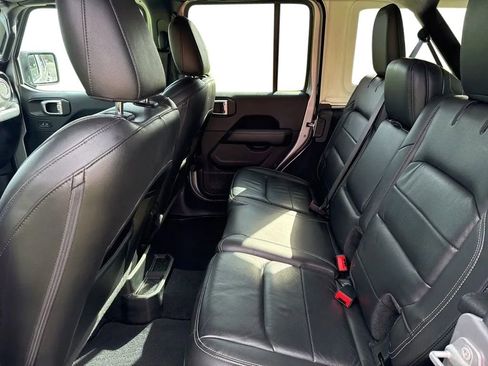 Used 2018 Jeep Wrangler Unlimited Sahara w/ Uconnect 4C Nav & Sound Group image 28