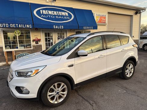 Used 2018 Ford Escape SE image 3