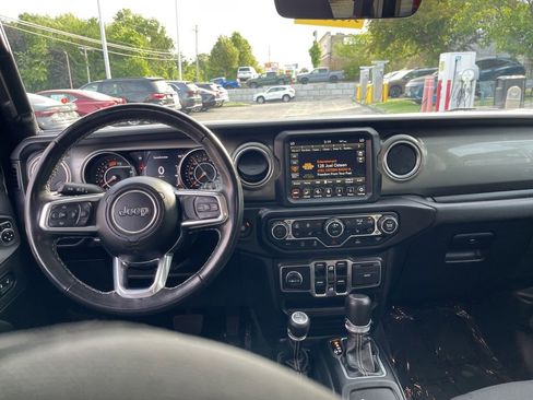 Used 2023 Jeep Wrangler Unlimited Sahara w/ Cold Weather Group AWD/4WD image 11