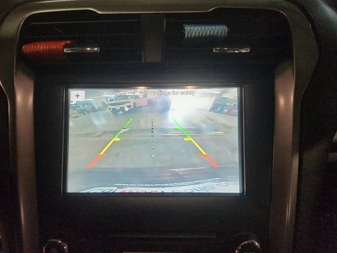 Used 2017 Ford Fusion SE w/ Equipment Group 201A FWD image 16