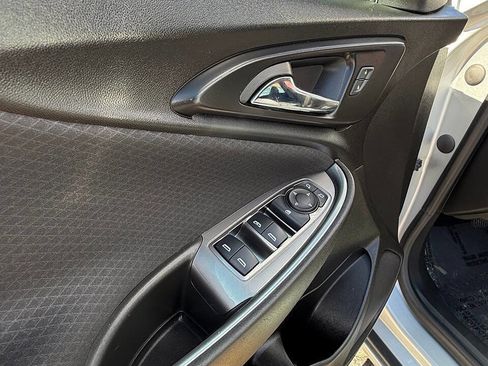 Used 2022 Chevrolet Malibu LT image 16