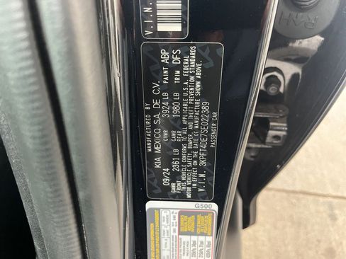 Used 2025 Kia K4 LXS image 29