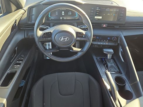 Used 2025 Hyundai Elantra Sport image 26