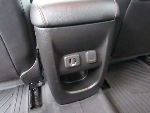 Used 2022 GMC Canyon AT4 image 25