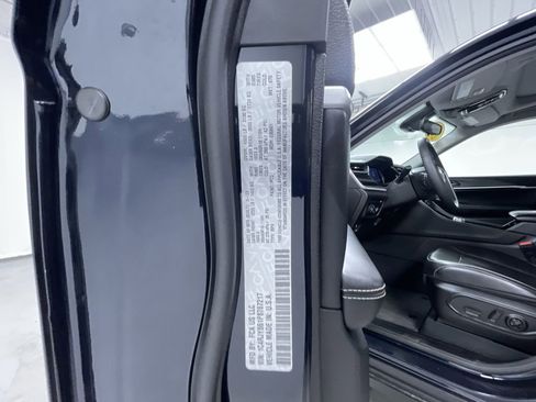 Used 2023 Jeep Grand Cherokee 4WD 4xe image 27