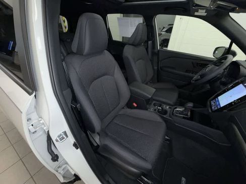 Used 2025 Subaru Forester Premium AWD/4WD image 16