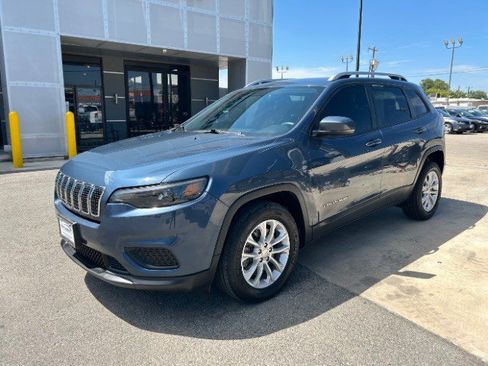 Used 2020 Jeep Cherokee Latitude image 1