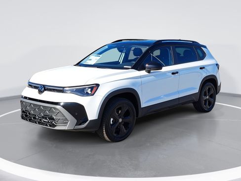 New 2026 Volkswagen Taos SE image 7