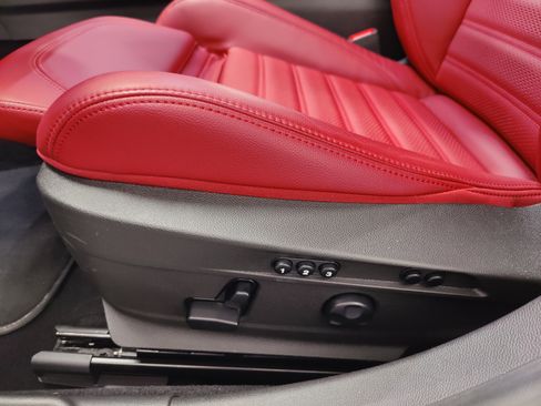 New 2025 Alfa Romeo Giulia AWD w/ Veloce Package AWD image 13