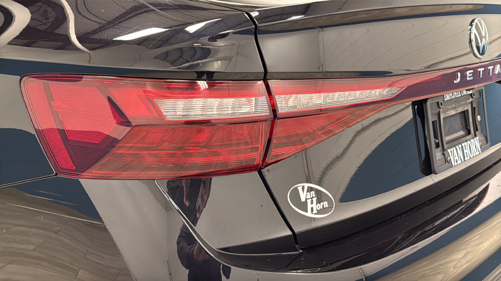 Used 2025 Volkswagen Jetta SE FWD image 36