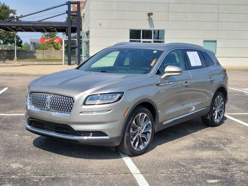 Used 2023 Lincoln Nautilus Reserve AWD/4WD image 2